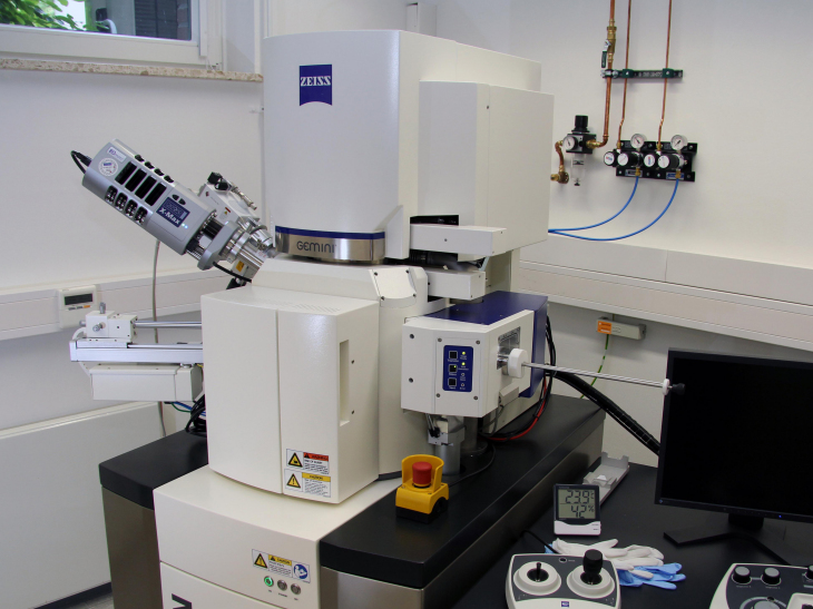 Photo: Hereon/general Scanning electron microscope Merlin of Zeiss